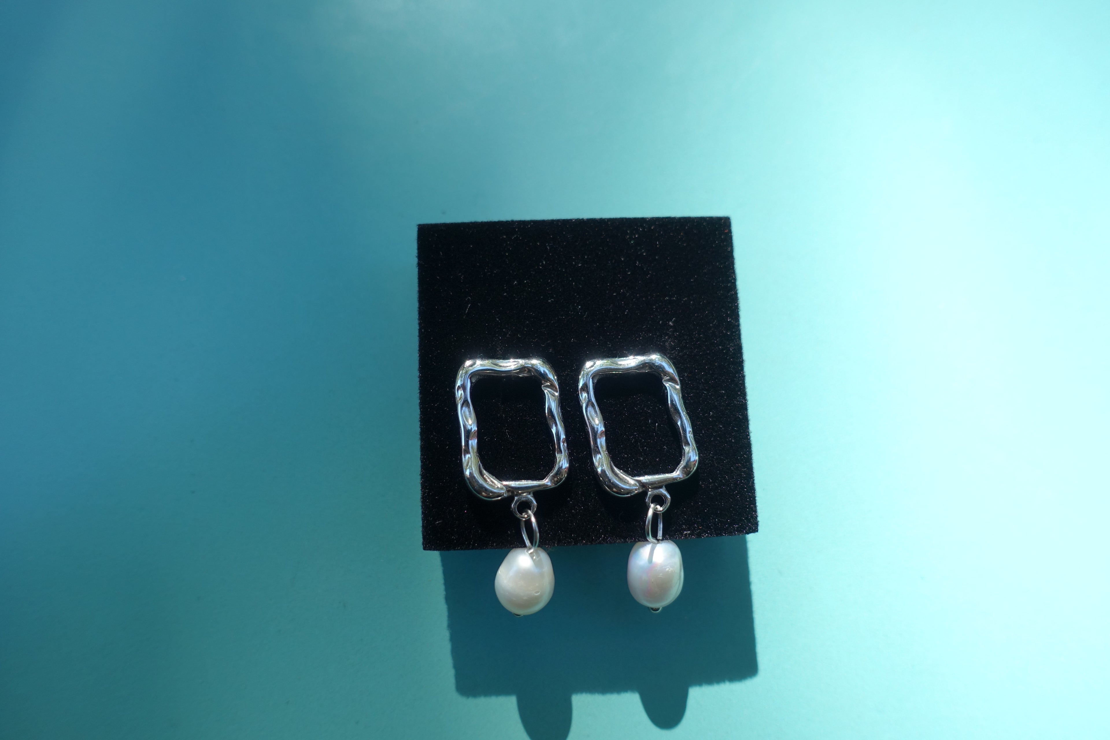Örhänge, pärla, silver.